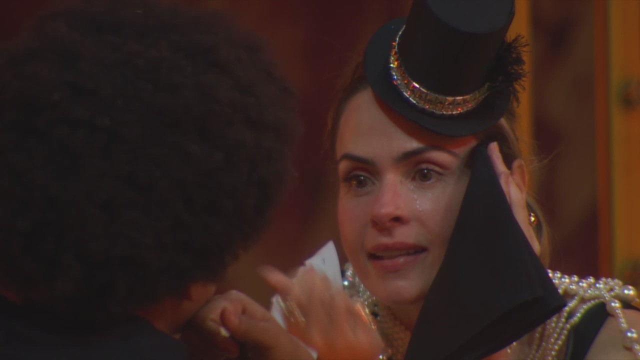 Ana Paula Renault chora em conversa com Milena durante Festa da Líder Samira