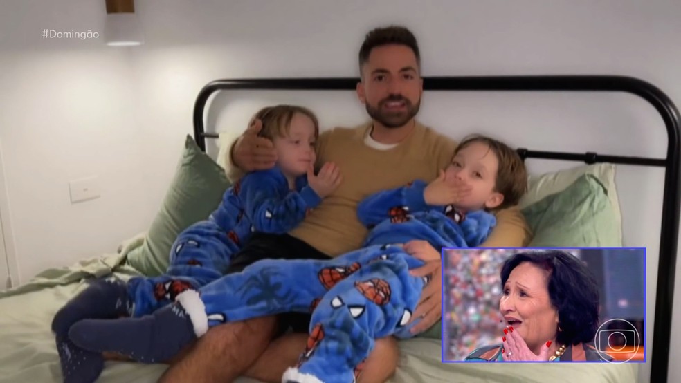 Thalles Bretas e os filhos mandam vídeo de Dia das Mães para Dona Déa — Foto: Globo