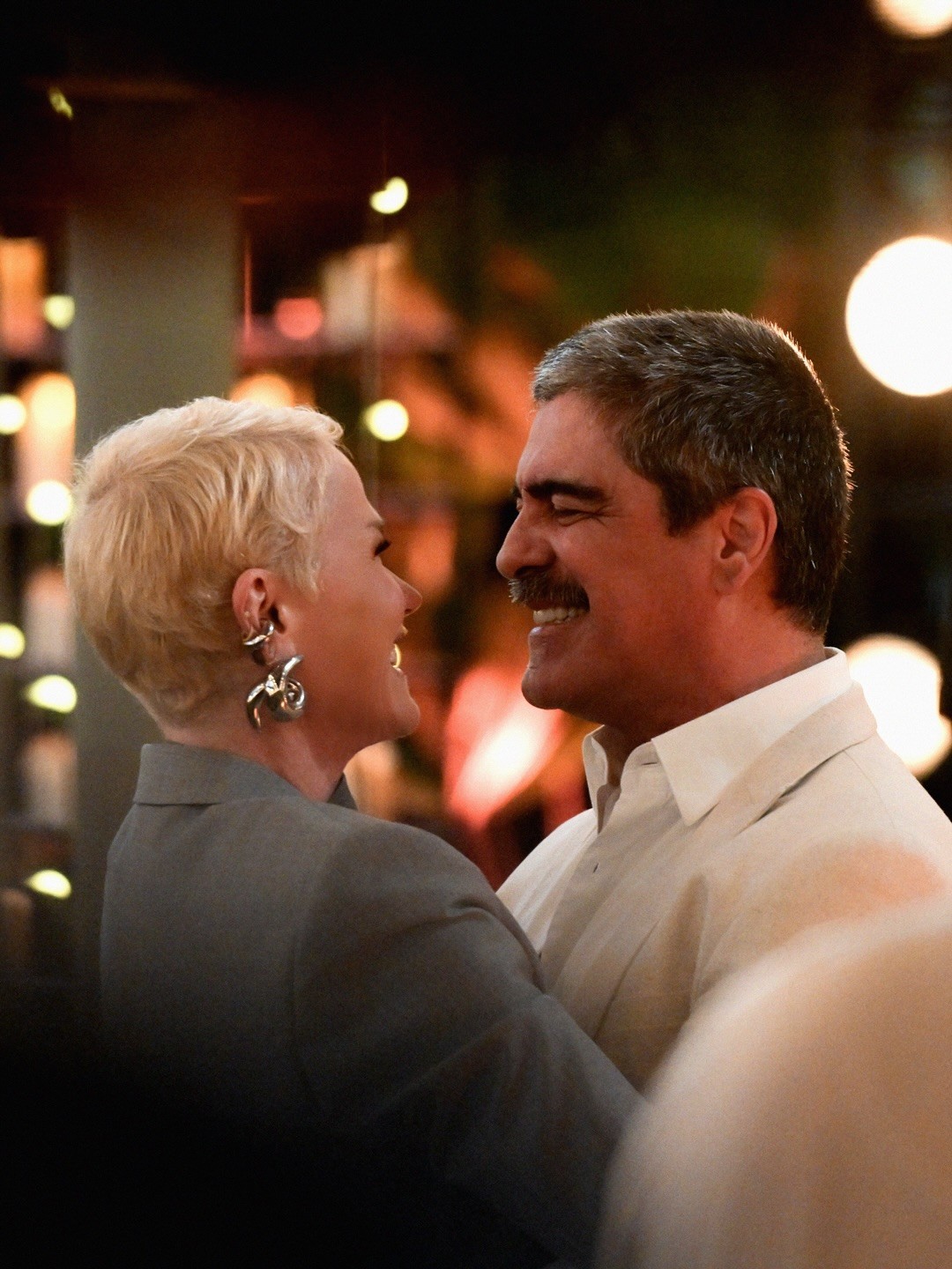 Xuxa celebra 13 anos de relacionamento com Junno Andrade e se declara: 'Nos reencontramos'