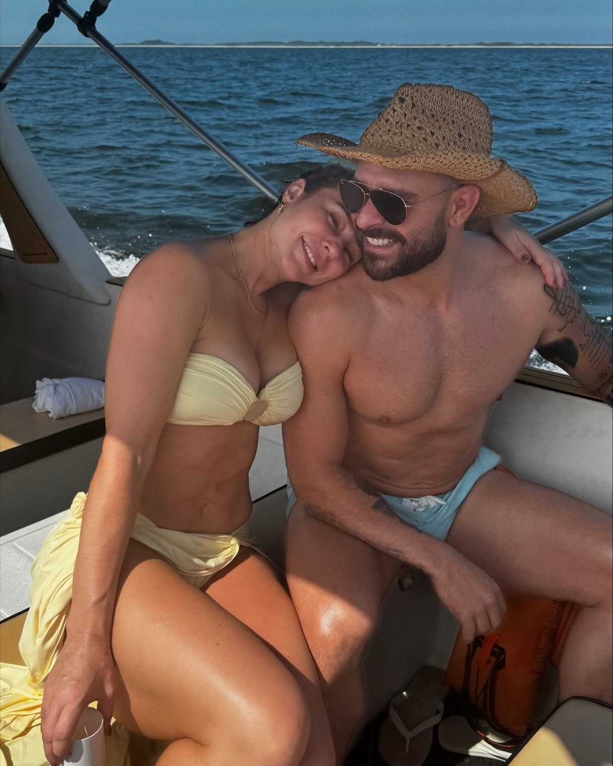 Paolla Oliveira posta feliz e exuberante com Diogo Nogueira em praia