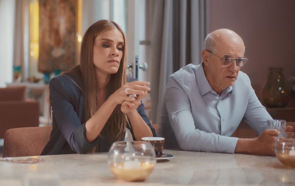 Marcela decide termina relacionamento com Alaor em Coração Acelerado — Foto: Globo