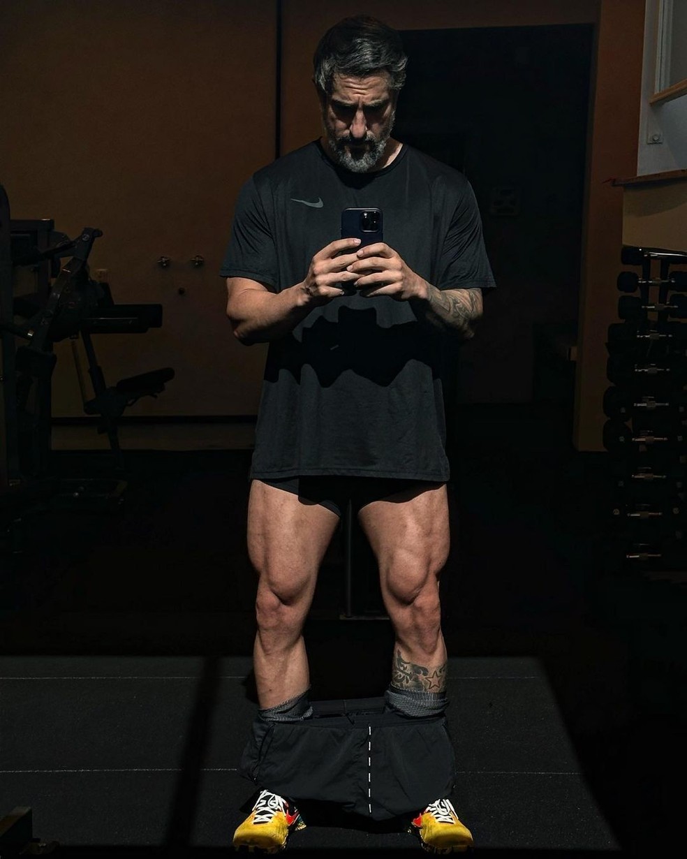 Foto Marcos Mion completou 44 anos de idade em 2023 e realizou o