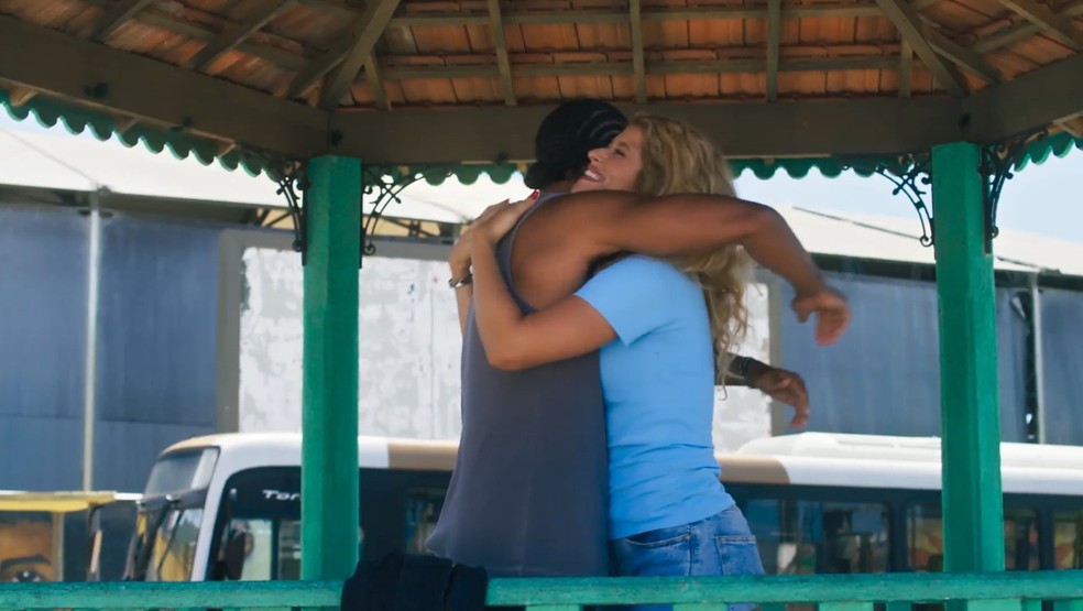 Volta por Cima: Roxelle reata com crush, mas não quer envolvimento — Foto: TV Globo