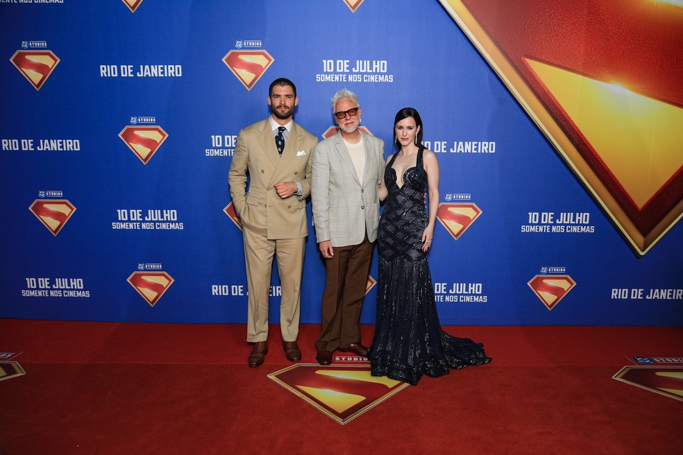 David Corenswet, James Gunn e Rachel Brosnahan — Foto: Victor Chapetta/AgNews