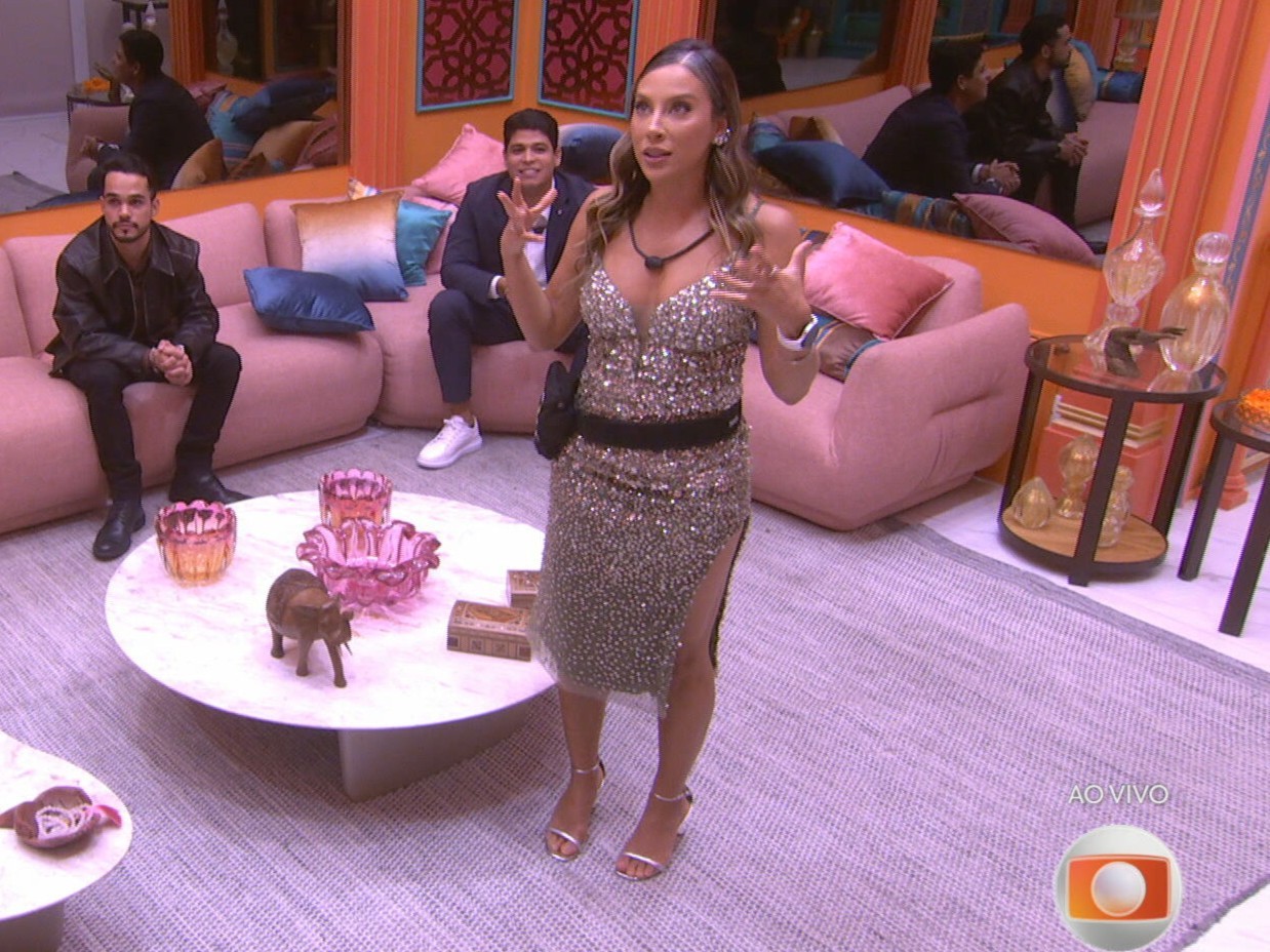 Internautas comparam vestido de Renata, campeã do BBB 25, a looks usados pelas últimas vencedoras do reality