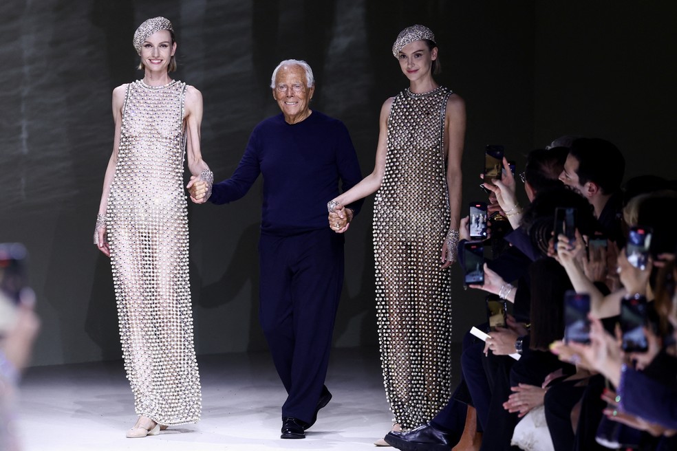 Desfile de Giorgio Armani Privé em Paris — Foto: Reuters