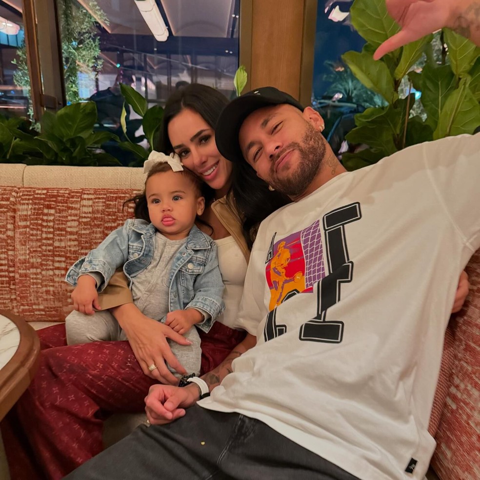 Neymar com Bruna e Mavie — Foto: Reprodução/Instagram