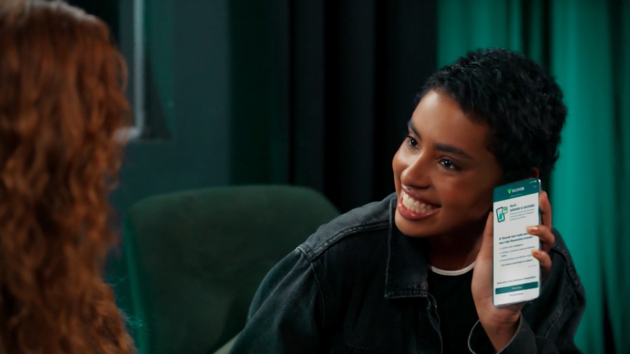 Coração Acelerado: Agrado e Eduarda usam benefício do cartão Sicoob