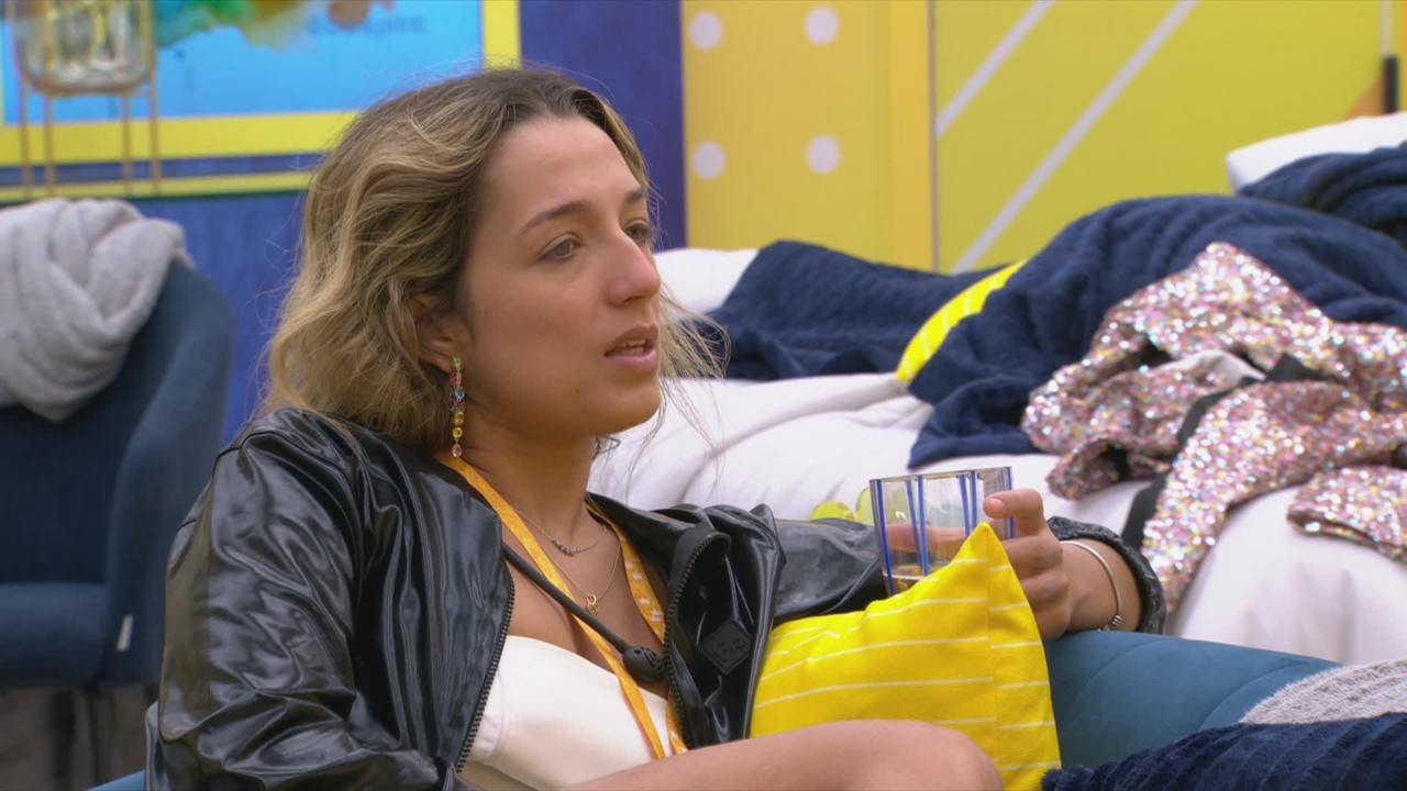 Samira relembra atendimento com Sophia Abrahão em bar: 'Bem querida'