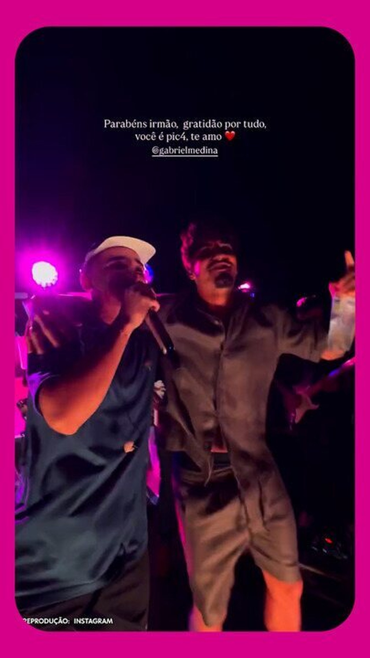 Gabriel Medina se esbalda com show particular de João Gomes em festança de 32 anos; veja vídeo