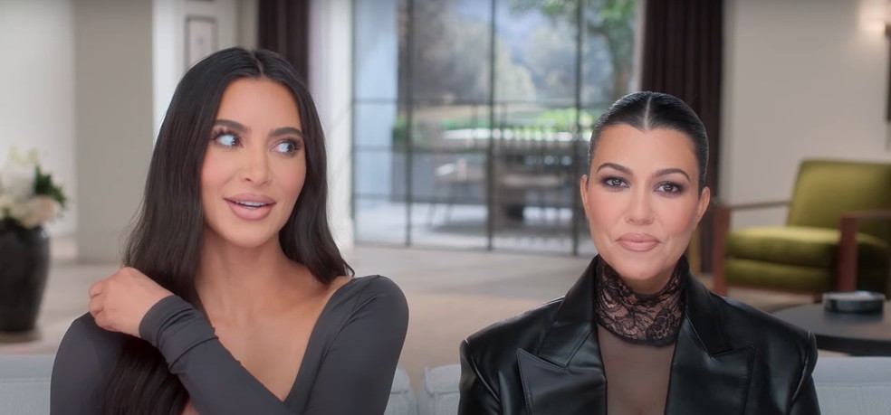 Kim e Kourtney protagonizam climão na quarta temporada do reality 'The Kardashians' — Foto: Star Plus