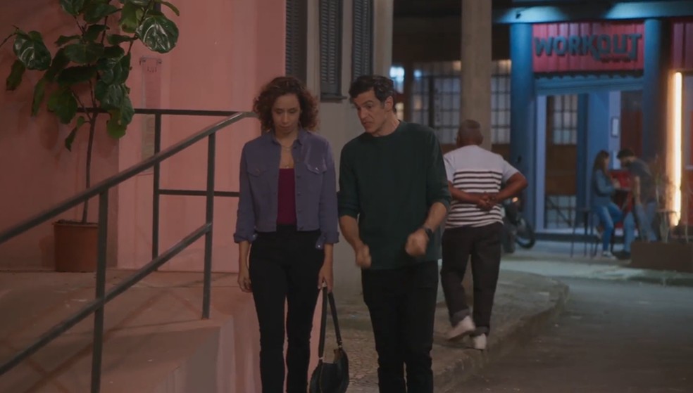 Jonas desabafará com Adriana sobre situação com Helena e decepção com Giovanni — Foto: Reprodução/TV Globo