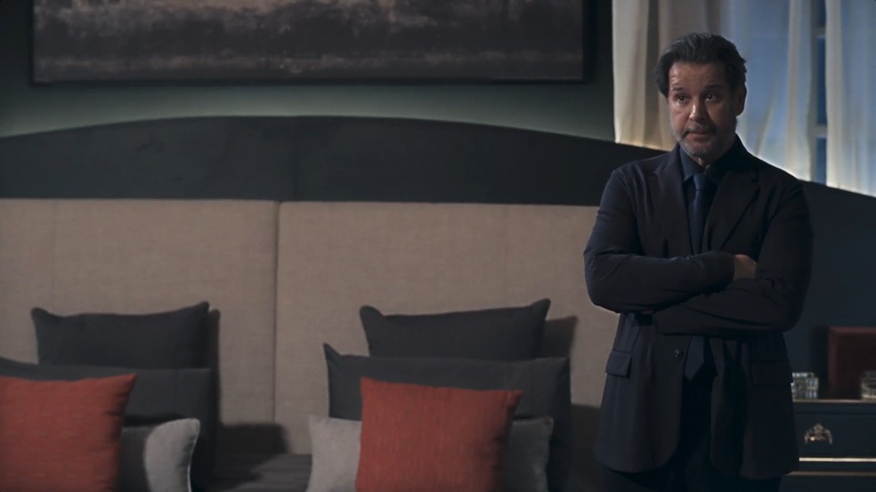 Flashback mostra plano de Ferette e Arminda para matar Rog&eacute;rio &mdash; Foto: Reprodu&ccedil;&atilde;o/TV Globo