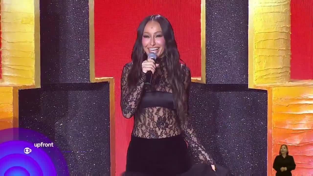 Globoplay comemora 10 anos com Sabrina Sato em bolo gigante e novidades exclusivas para 2026