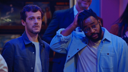 Luca vê Electra e Murilo juntos