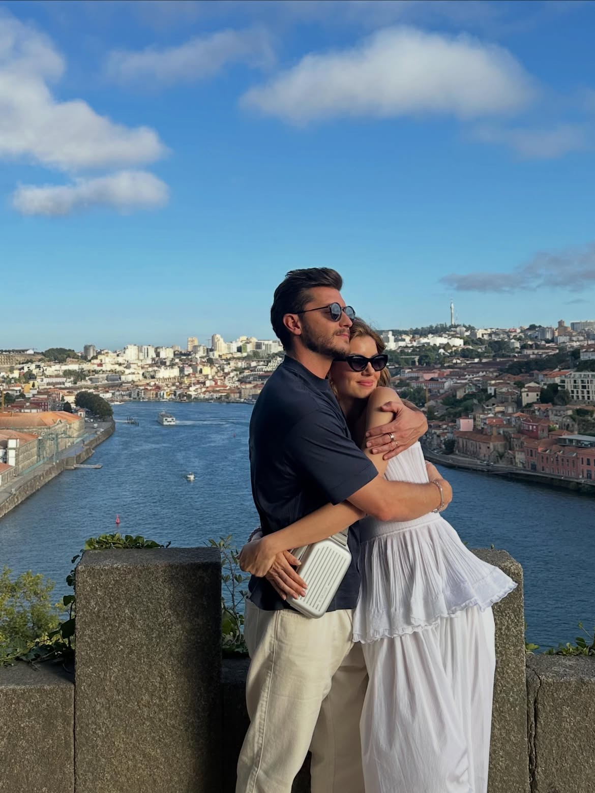 Klebber Toledo se declara para Camila Queiroz no aniversário: 'Você realizou todos os meus sonhos'