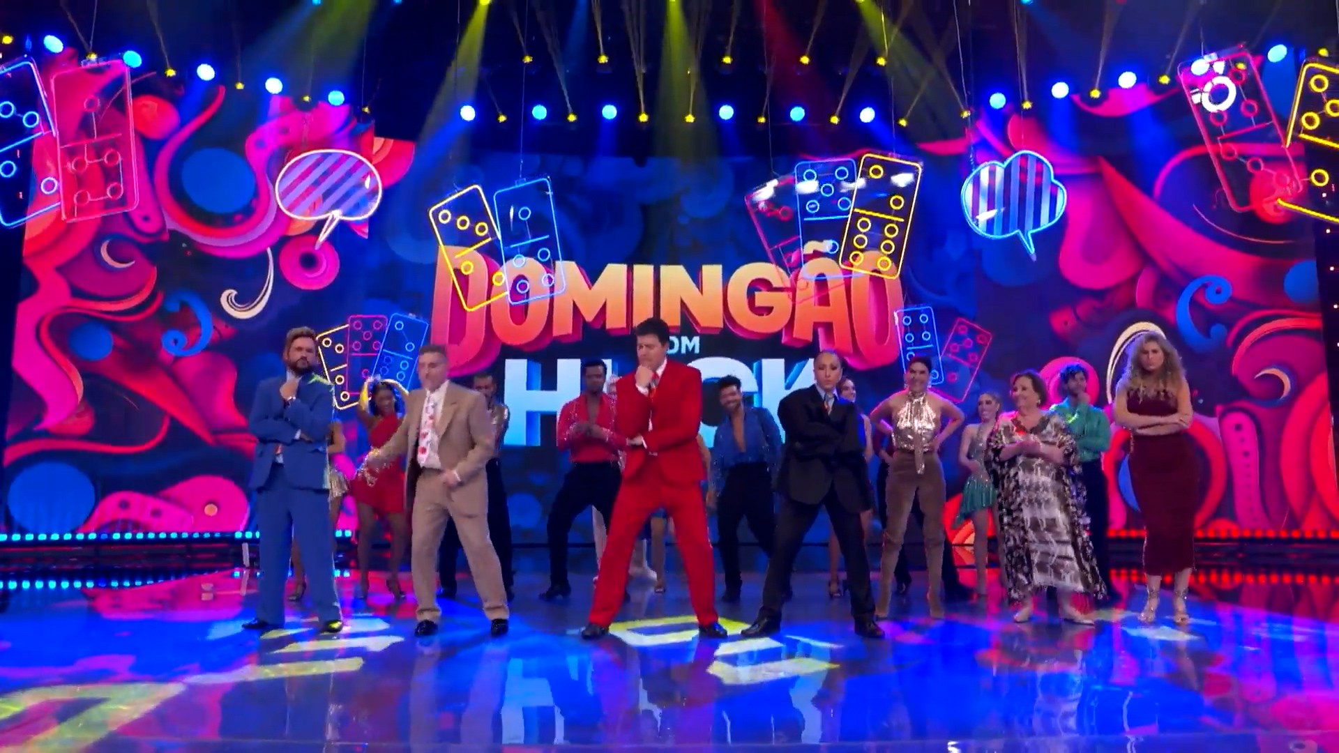 Luciano Huck cumpre desafio e dança hit do Dominó com Rodrigo Faro, Sabrina Sato e Ed Gama