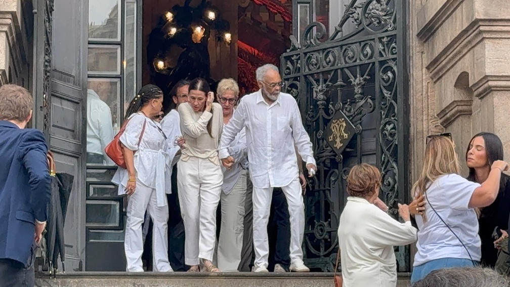 Gilberto Gil e familiares em velório de Preta Gil — Foto: gshow