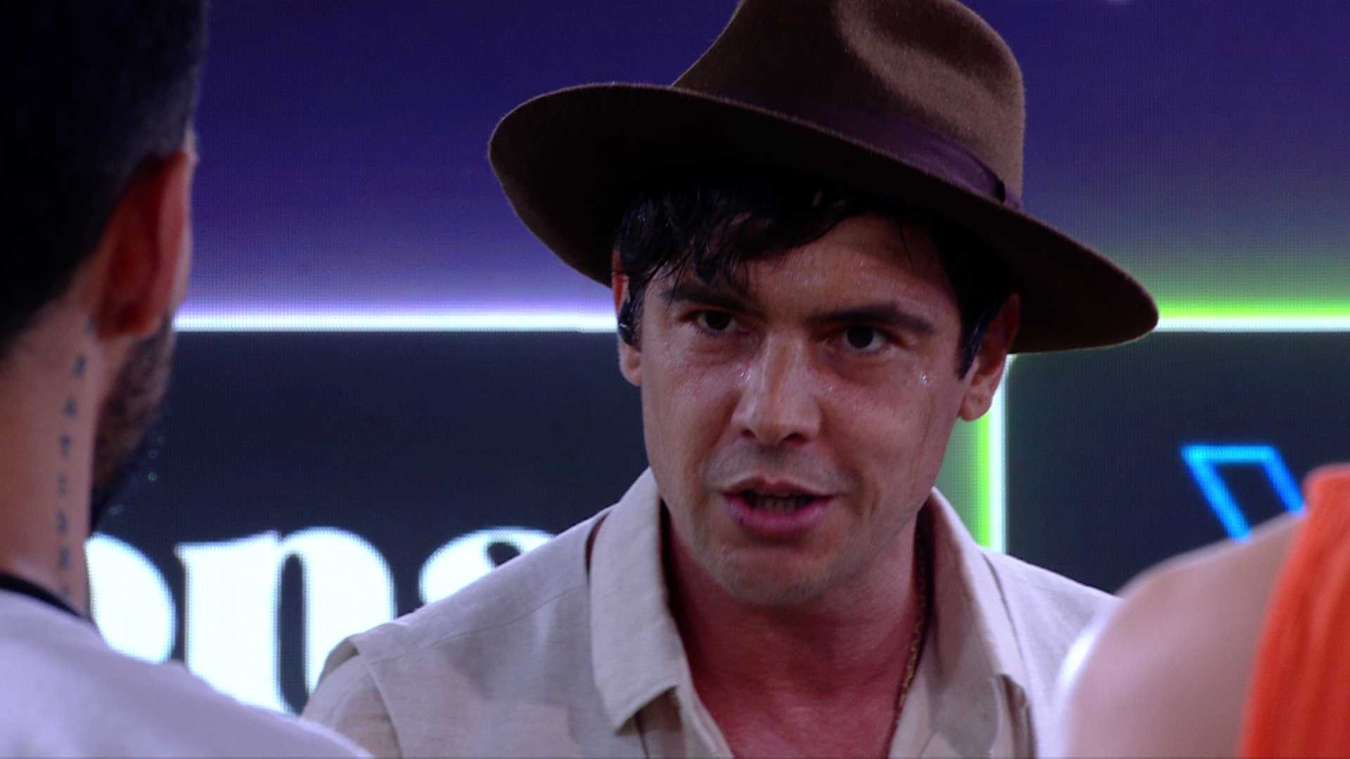 Vem Aí na Globo: Sergio Guizé entra no BBB 25 acompanhado de burro Policarpo para anunciar novidades na programação