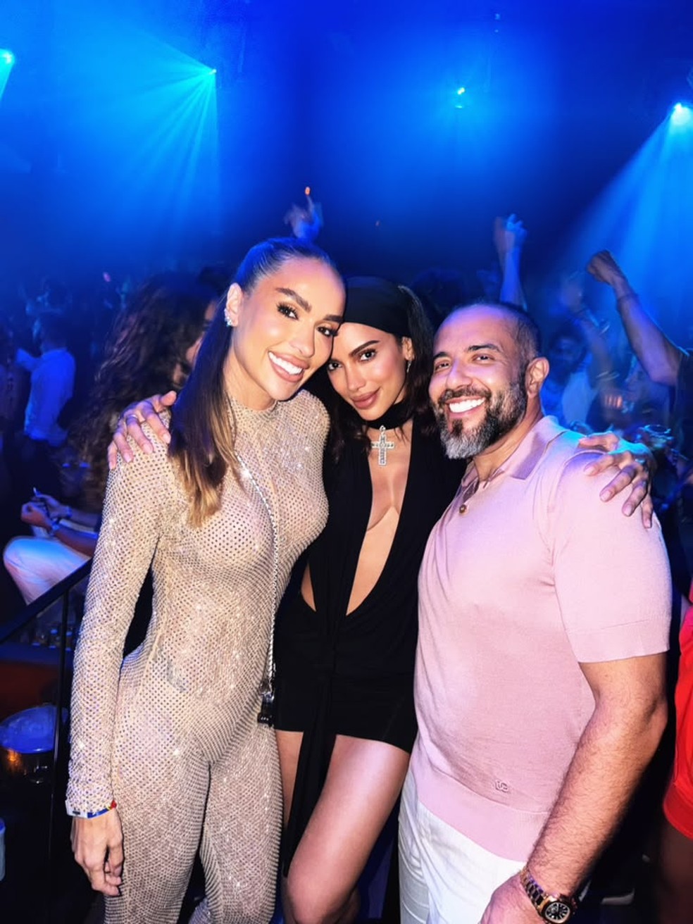 Tati Barbieri, Anitta e Roman Shakal — Foto: Reprodução