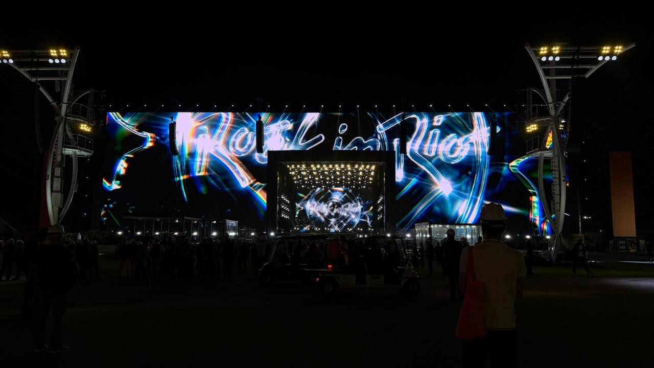 Foto da Rota 85 na Cidade do Rock decorada com elementos vintage e retrô
