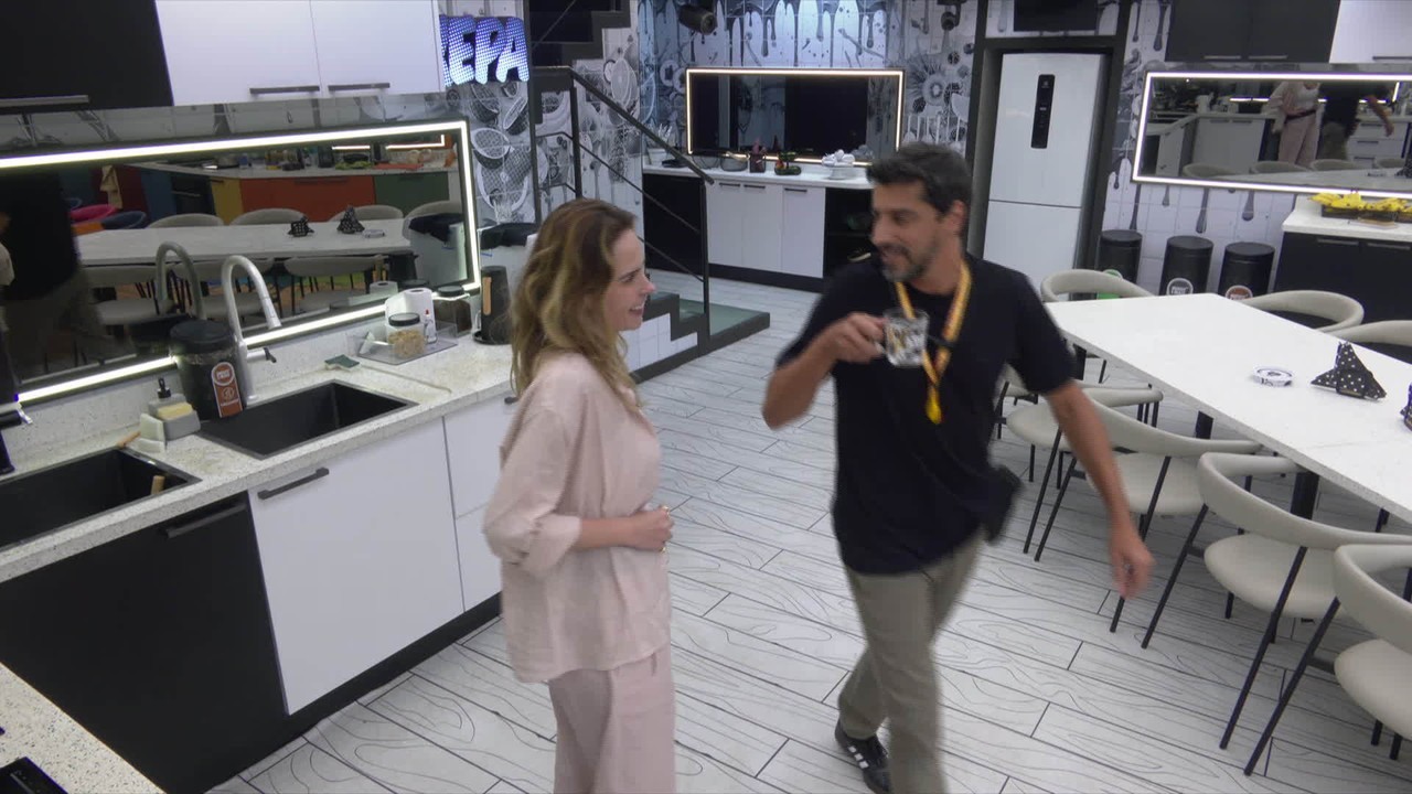 Ana Paula Renault debocha de rivais, e Alberto Cowboy rebate: 'É lindo ver você se contradizer'