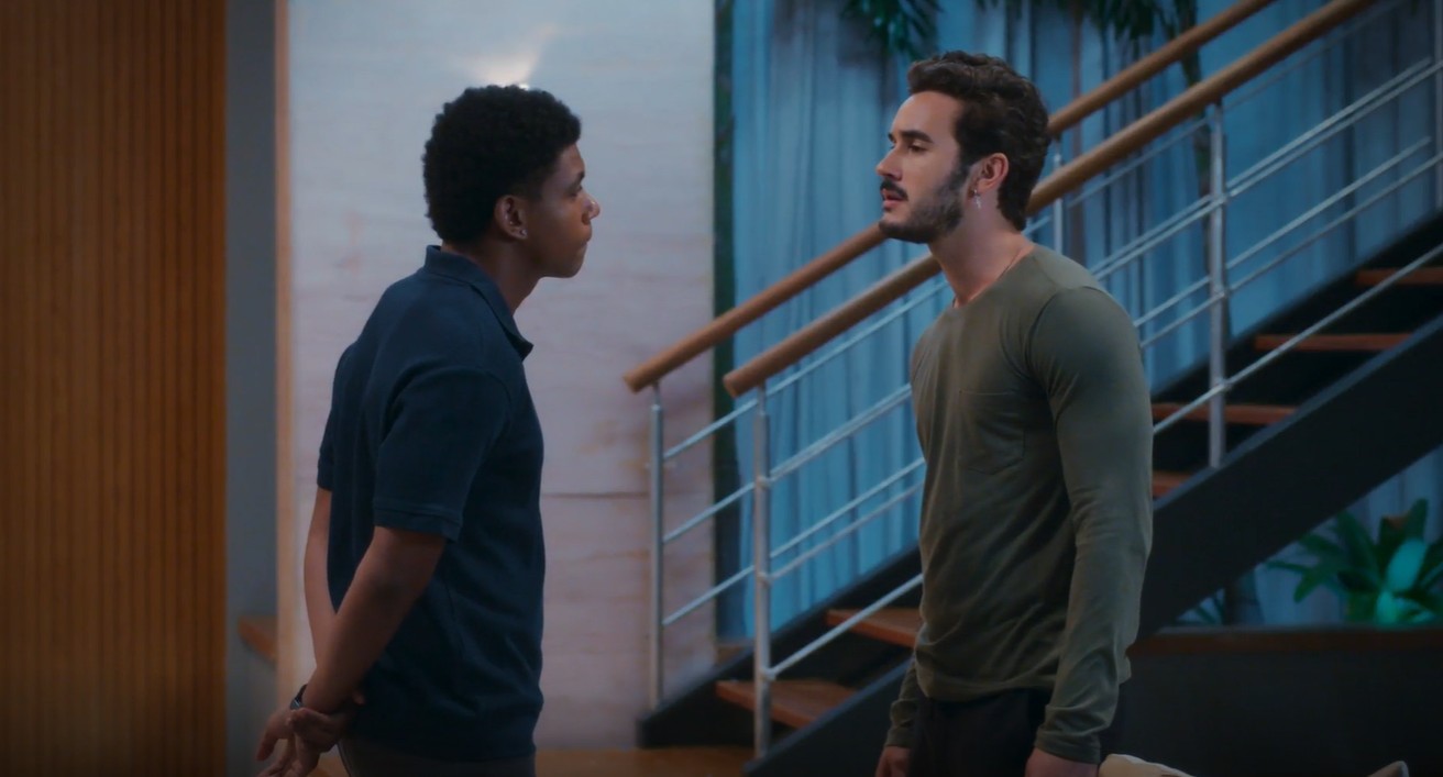 Em Coração Acelerado, João Raul explode ao ser criticado por usar imagem de Naiane na capa de novo álbum