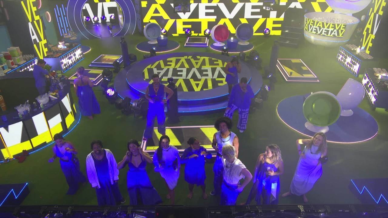 Ivete Sangalo atende a pedido de Milena e canta tema de novela