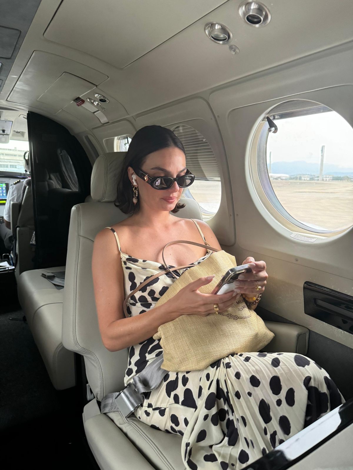 Isis Valverde e Marcus Buaiz estreiam novo jatinho de R$ 25 milhões no Natal