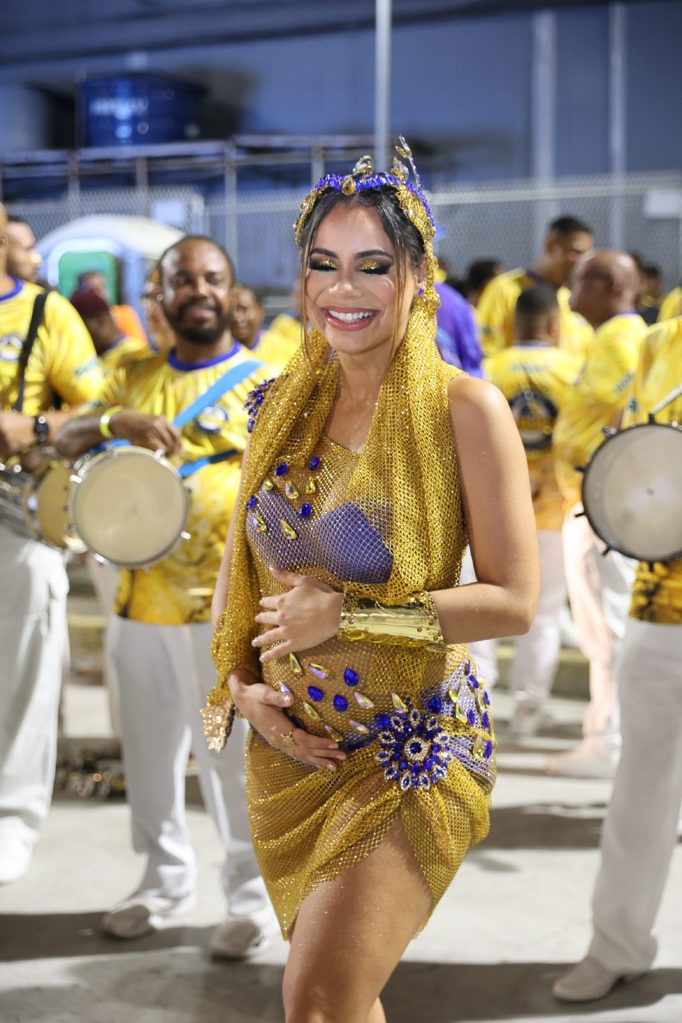 Lexa exibe barrigão no mini desfile da Unidos da Tijuca — Foto: Brazil News