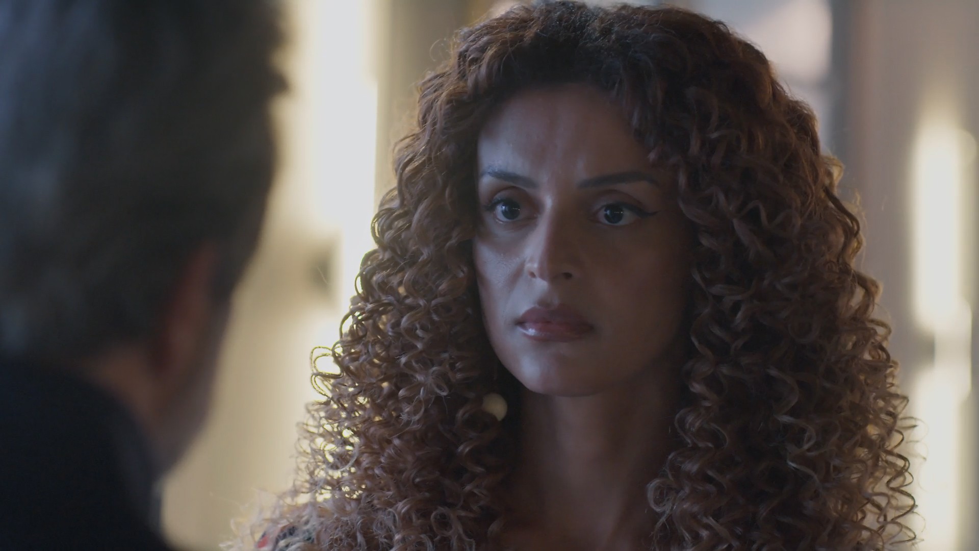 Três Graças: Viviane é impedida por Ferette de visitar Leonardo