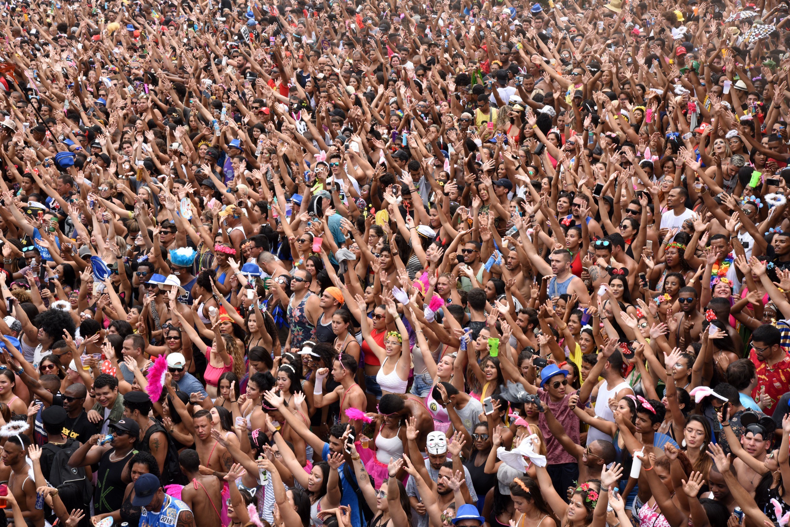 Anitta, Léo Santana e Pedro Sampaio comandam megablocos no Rio e em São Paulo neste fim de semana; veja horários