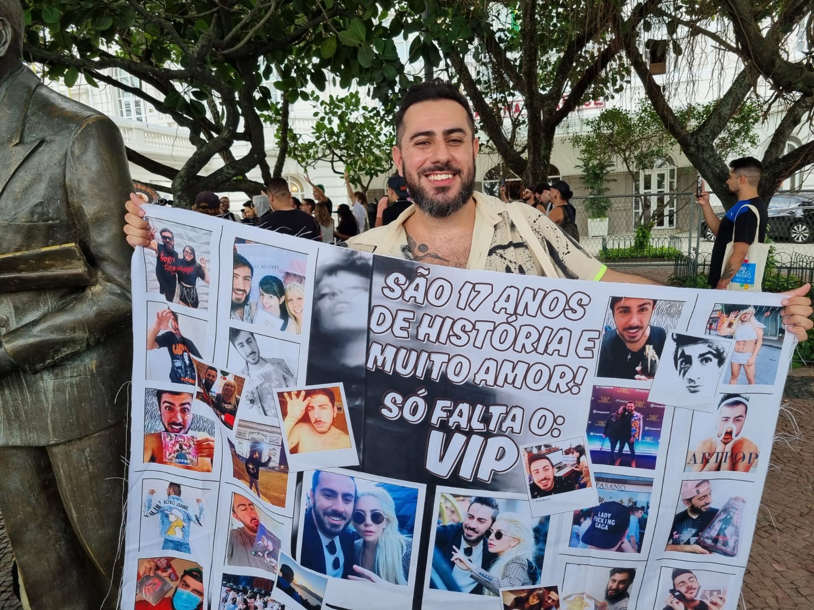 Fã de Lady Gaga diz que já conheceu a família da cantora e interagiu com ela nas redes: 'Comentou em fotos minhas'