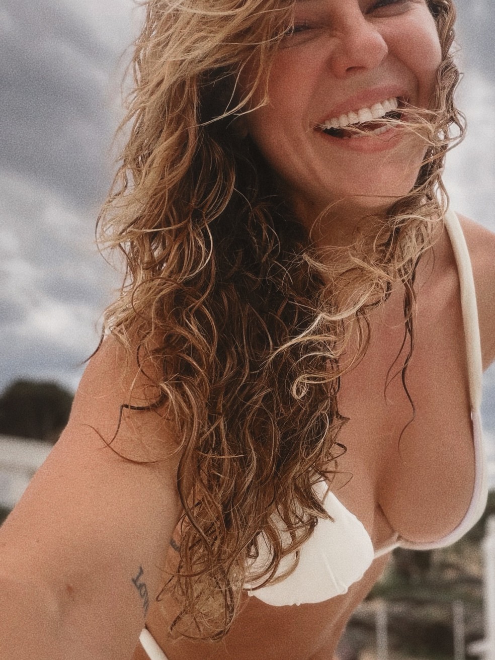 Paolla Oliveira aproveita dia de praia na Itália e encanta ao posar de biquíni — Foto: Reprodução/Instagram