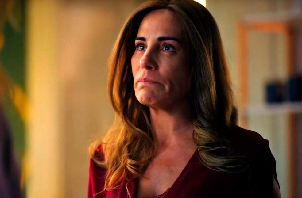 Terra e Paixão: Irene será humilhada publicamente por Antônio — Foto: Globo