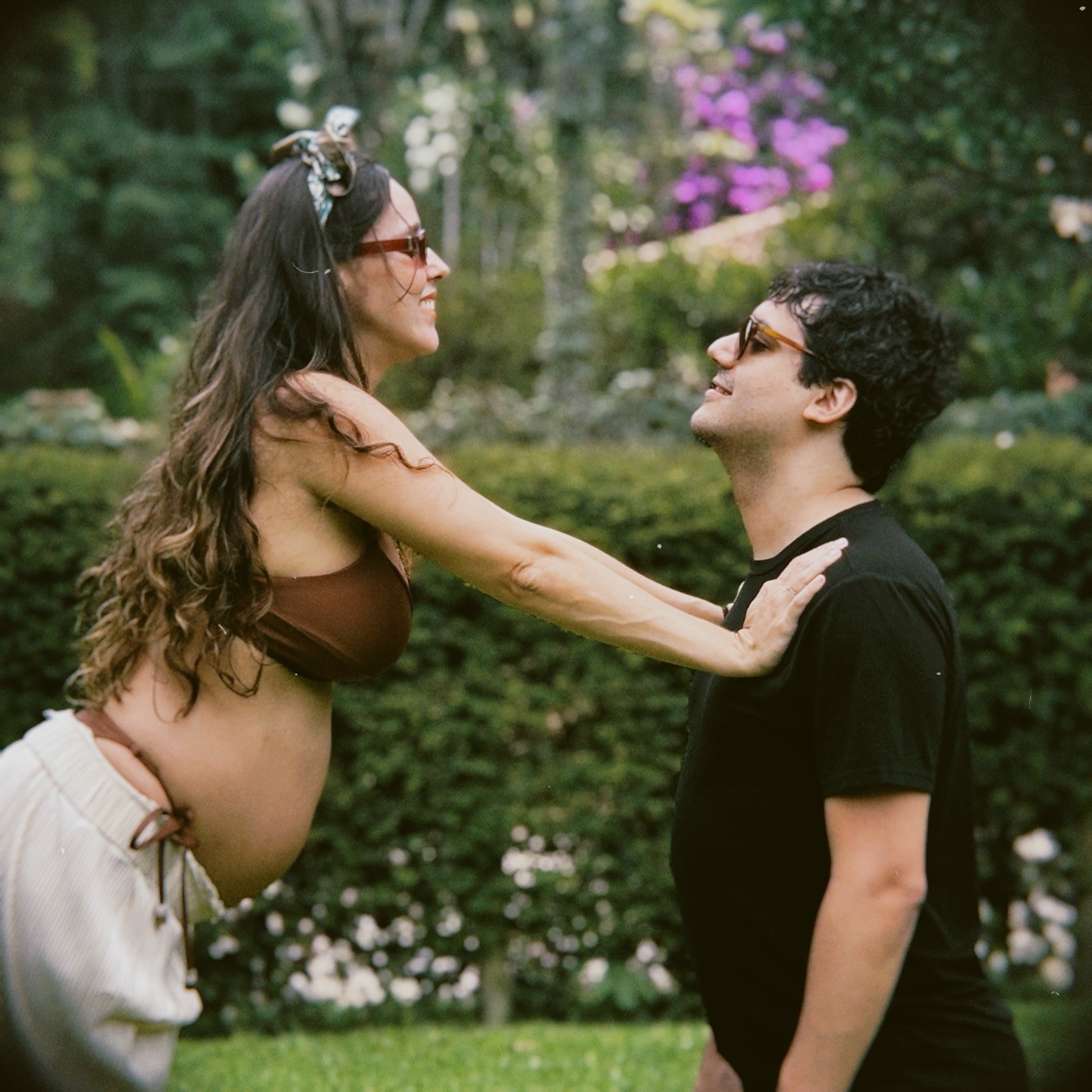 Grávida de 9 meses, Thati Lopes revela desejo: 'Pratão de macarrão à 1 hora da manhã'