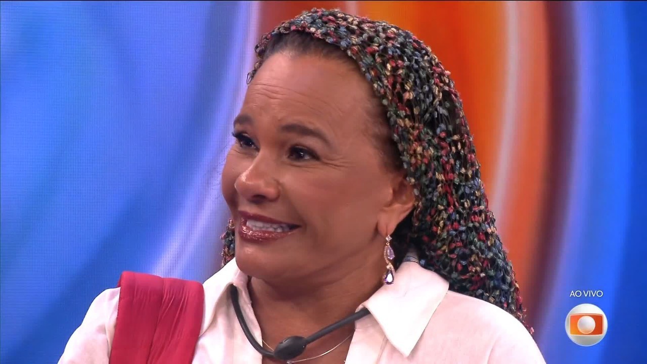 Tadeu Schmidt recebe Solange Couto e atriz comenta episódio com Ana Paula: 'Me arrependi logo depois'