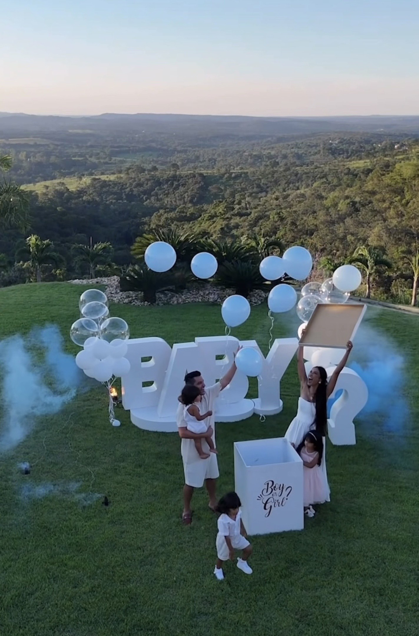 Léo Magalhães anuncia sexo do seu sexto filho