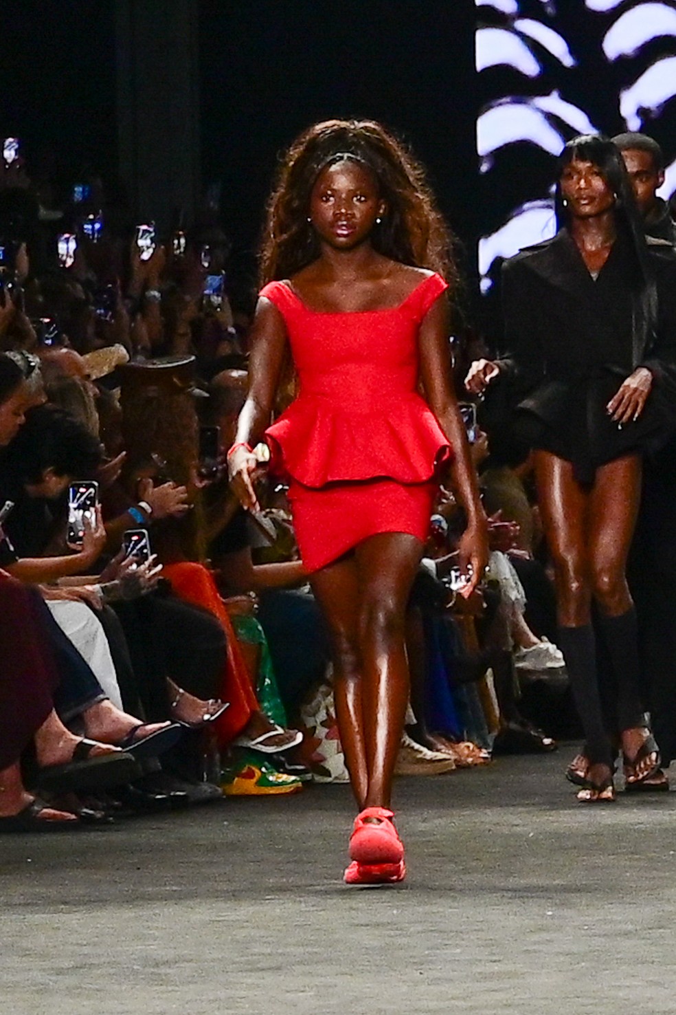 Títi estreia como modelo no Rio Fashion Week — Foto: Marcelo Sá Barretto / Agnews