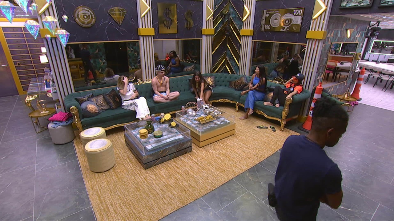 Ana Paula Renault explica para Jordana plano sobre 'invasão' no quarto: 'O objetivo era te dar um susto'