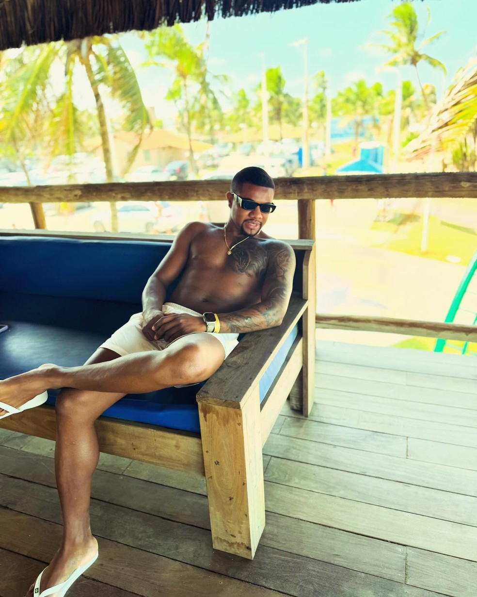 Davi Brito segue solteiro após terminar o relacionamento com Mani Reggo — Foto: Reprodução/Instagram