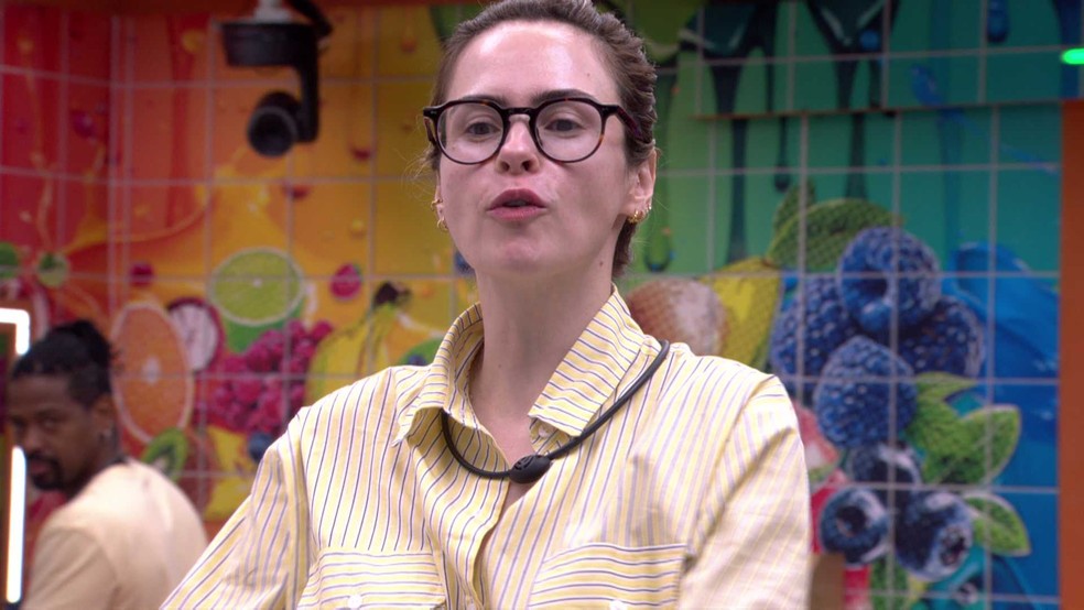 Enquanto brothers dormem no BBB 26, Ana Paula Renault alfineta: 'Achando que estão de férias' — Foto: Globo