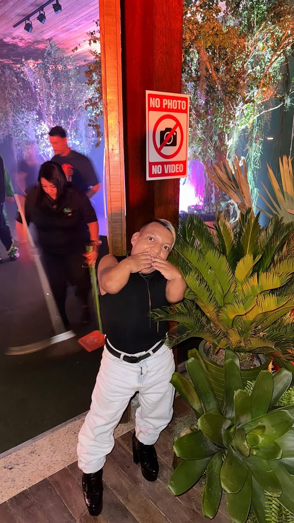 Tokinho mostrou que segunda festa de Anitta não permitia fotografar ou filmar — Foto: Instagram