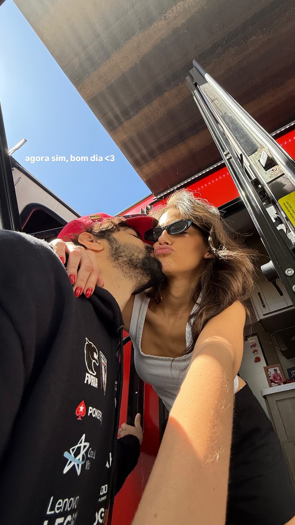 Vitória Bohn posa com Caio Castro e divide momento fofo