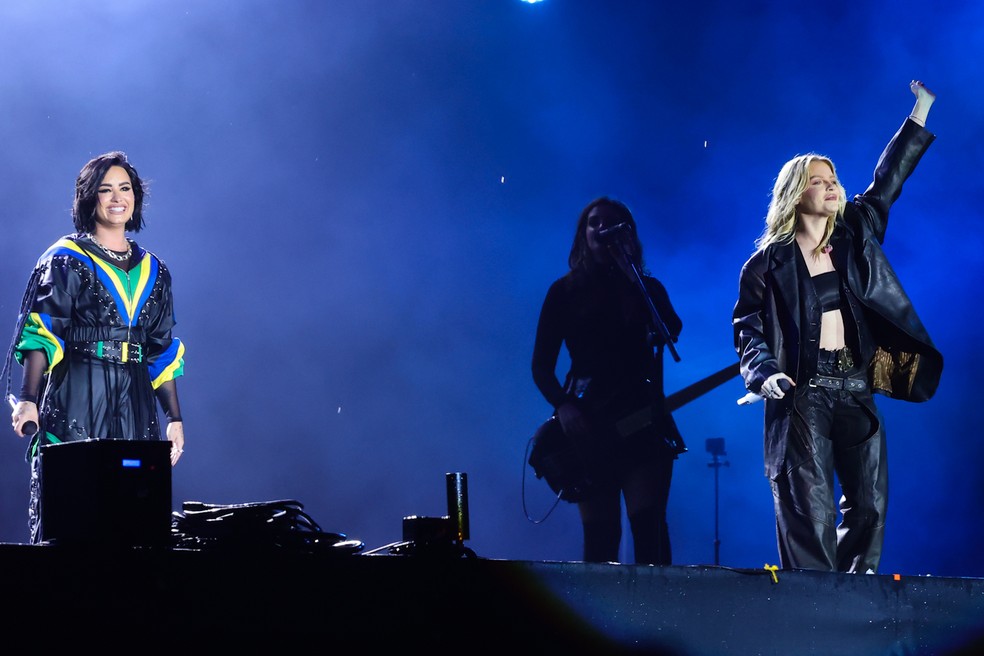 Luísa Sonza canta com Demi Lovato — Foto: AgNews