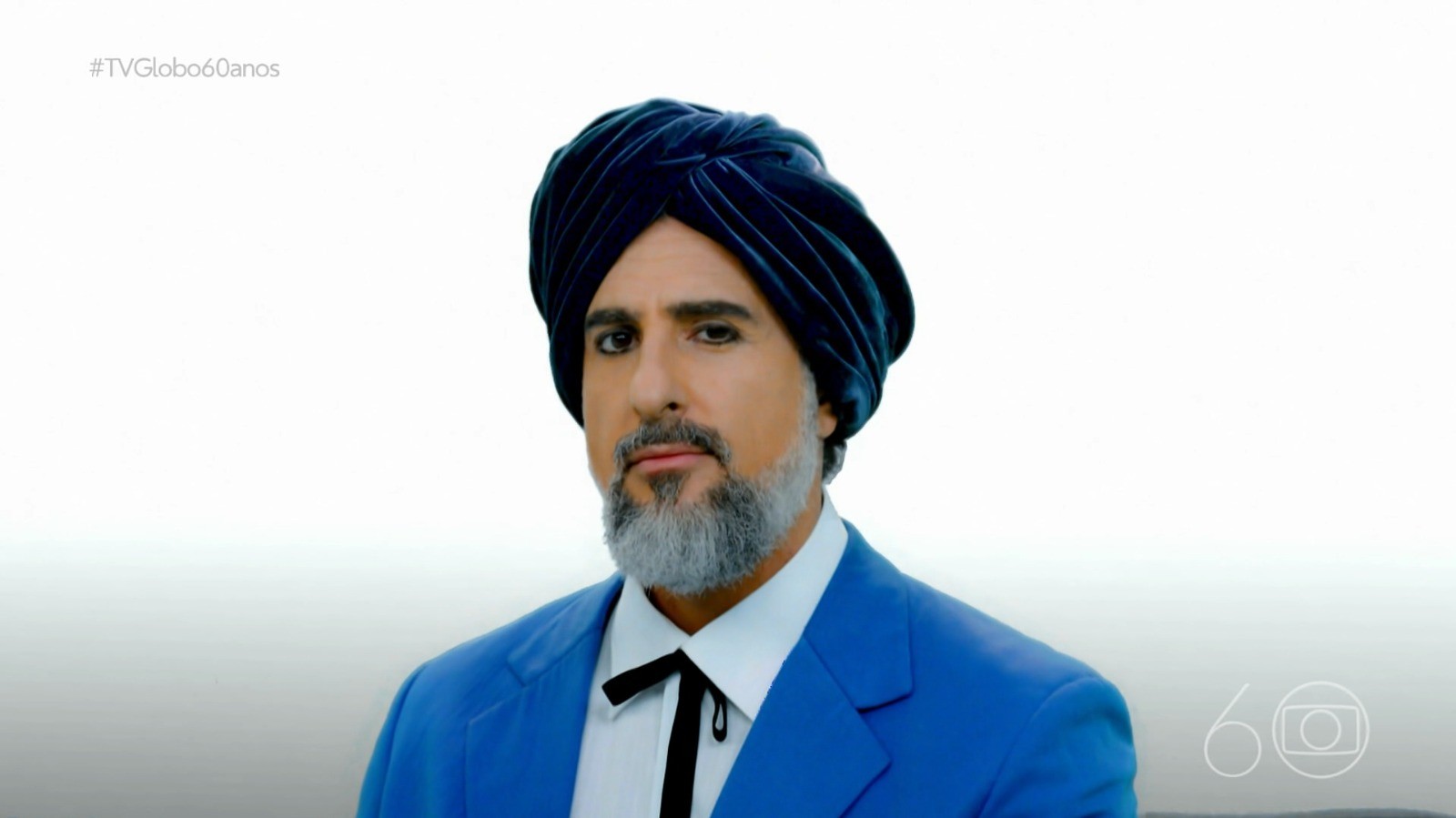 Marcos Mion fica pelado para recriar abertura de Brega e Chique no Caldeirão