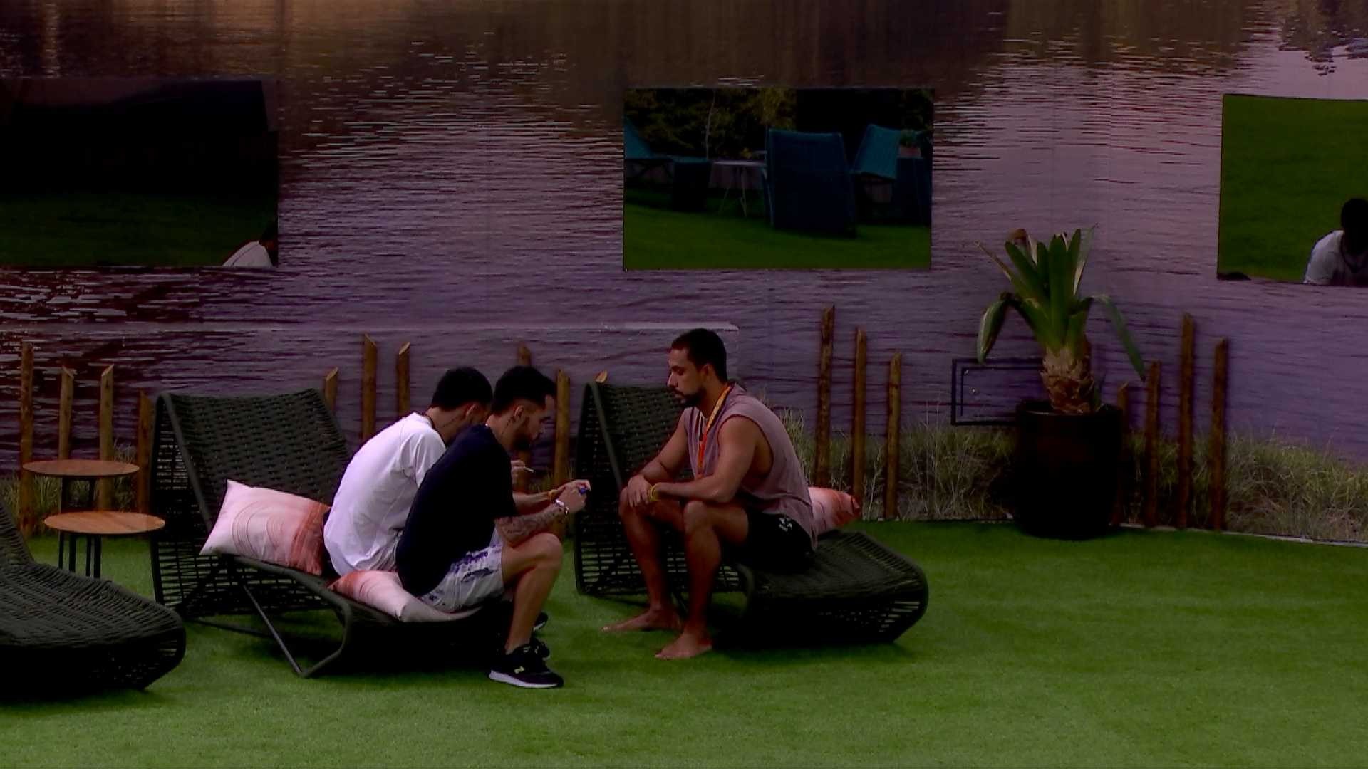 João Gabriel reclama por não ser escolhido para o VIP e Maike responde: 'Vacilei'