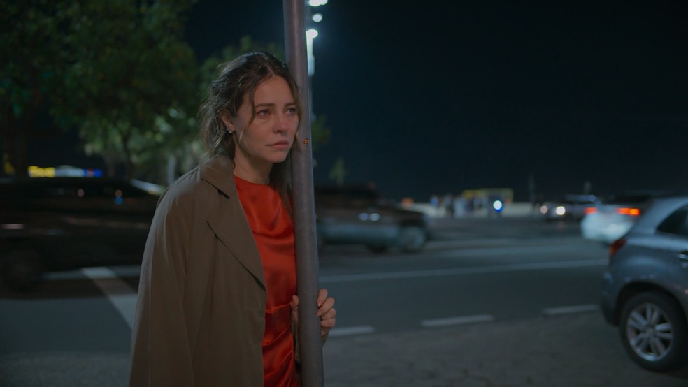 Heleninha, que estava desaparecida, foi vista nos arredores do hotel — Foto: Globo