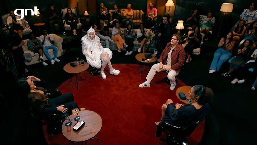 Rafa Kalimann participa do Que História é Essa, Porchat? — Foto: Globo
