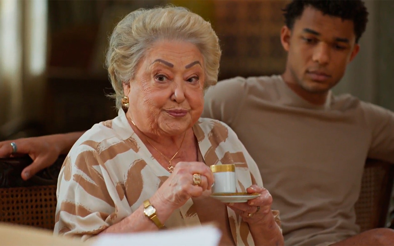 Dona de Mim: Rosa doa ações da Boaz para Sofia, e Leo fica responsável por elas